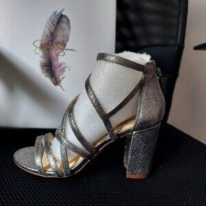 Jessica simson NWT 5.5 silver/pewter strappy sandles